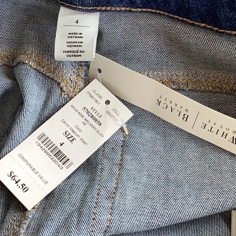 NWT White House Black Market High Rise Relaxed Slim Crop Jean Size 4 - Picture 7 of 8